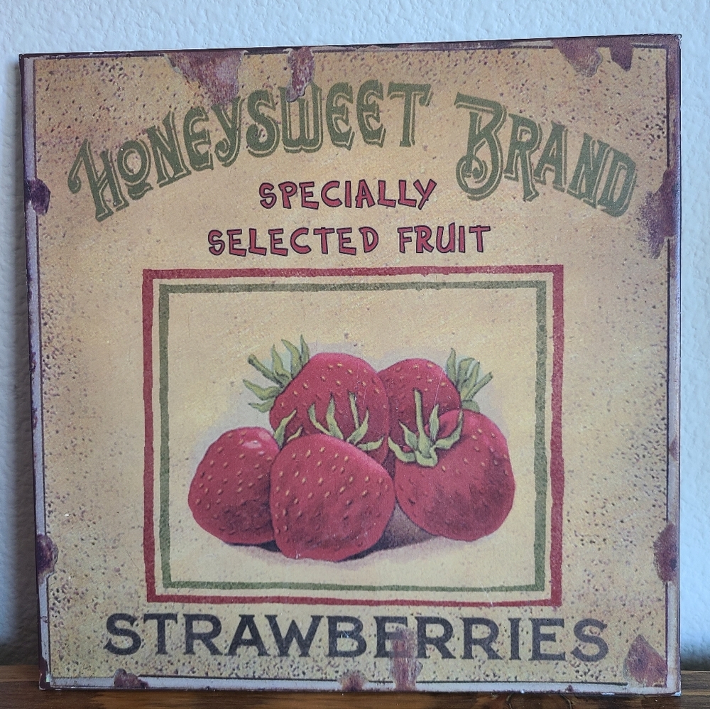 Vintage Style Strawberry Wall Art Metal Sign Fruit Themed Home Decor